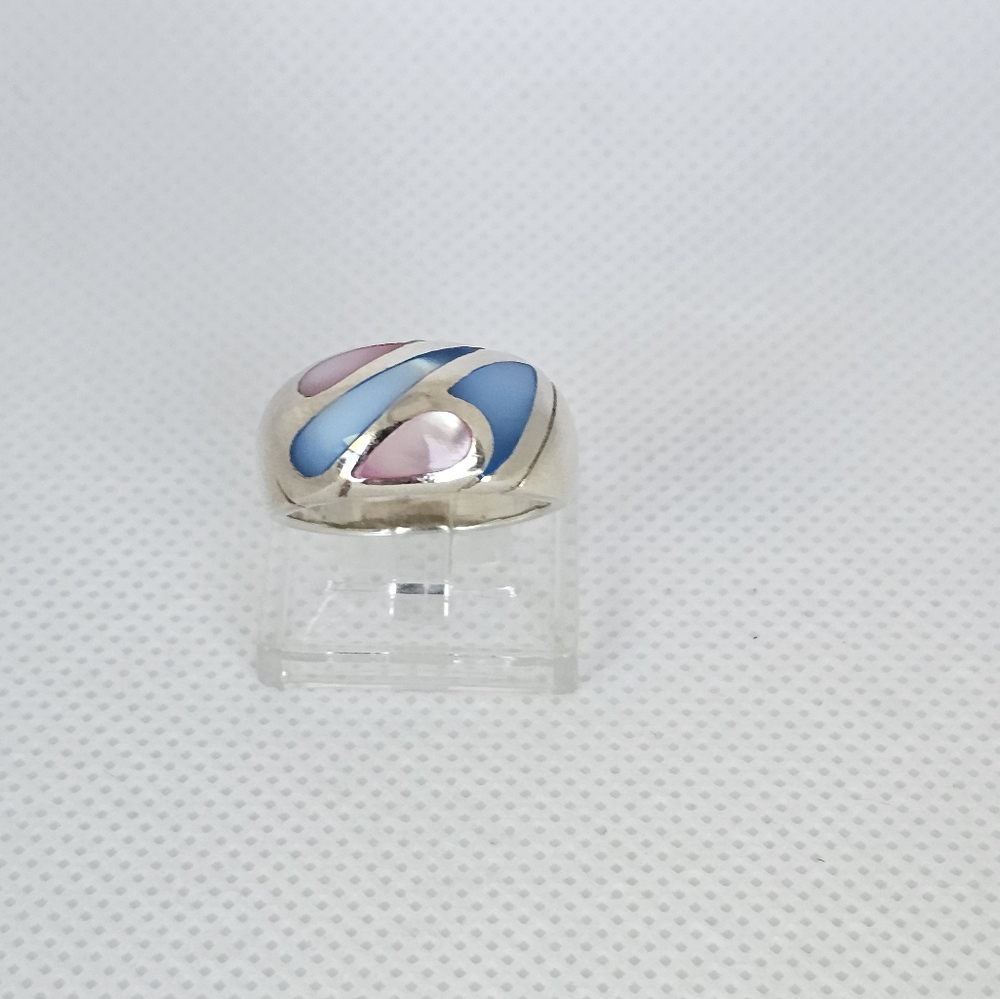 Genuine Mother of Pearl Ring in Sterling Silver Sz 6 - Picture 2 of 5